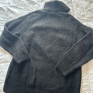 BLACK OVERSIZED TURTLENECK SWEATER